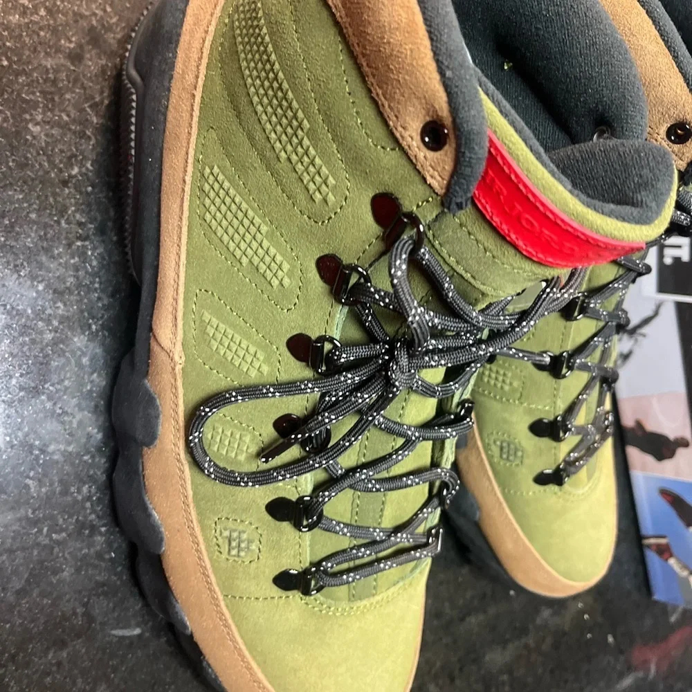 Sz 12 JORDAN 9 RETRO BOOT NRG 'BEEF AND BROCCOLI'